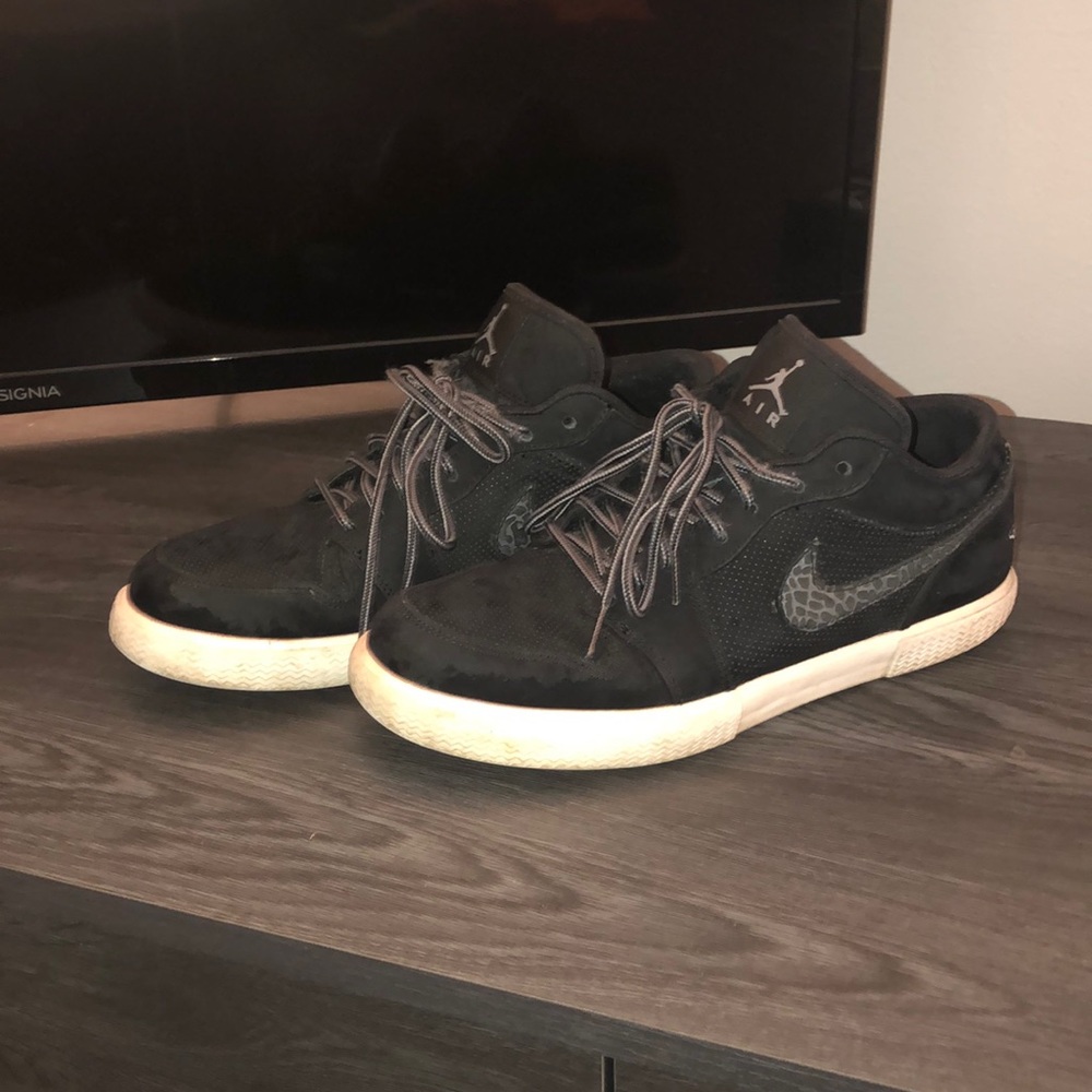 Size 8 Jordan low top black suede shoes